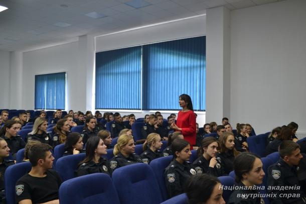 «Світська бесіда: тонкощі, які повинен знати кожен!» 