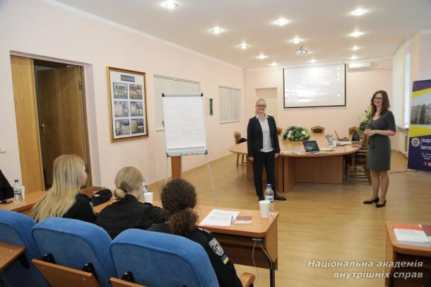 Поглиблення знань у сфері міжнародного гуманітарного права