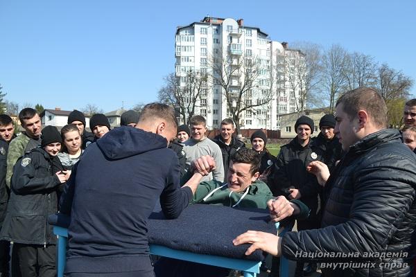 Чемпіонат з армреслінгу на Прикарпатському факультеті