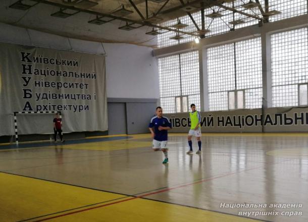 Чемпіони не збавляють темпу 