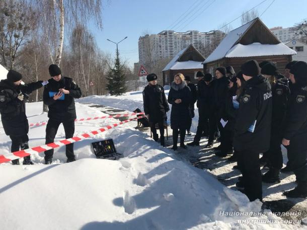 Тактика огляду місця події у складних погодних умовах