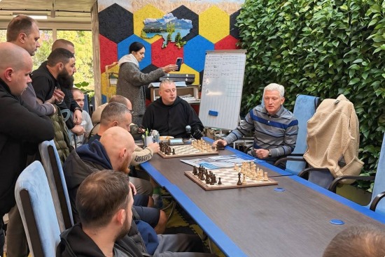 Інструктори безбар’єрної автошколи МВС відвідали ветеранів центру «Титанові» Інструктори безбар’єрної автошколи МВС відвідали ветеранів центру «Титанові»