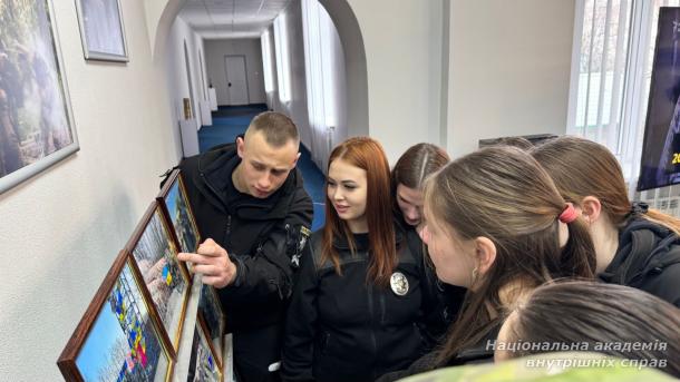 Здобувачі освіти НАВС відвідали виставку в Музеї МВС України Здобувачі освіти НАВС відвідали виставку в Музеї МВС України