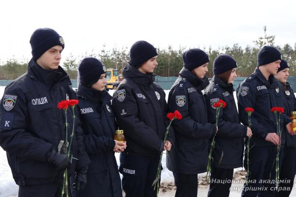 Пам’ятаємо кожного: курсанти ННІПД вшанували загиблих оборонців України Пам’ятаємо кожного: курсанти ННІПД вшанували загиблих оборонців України