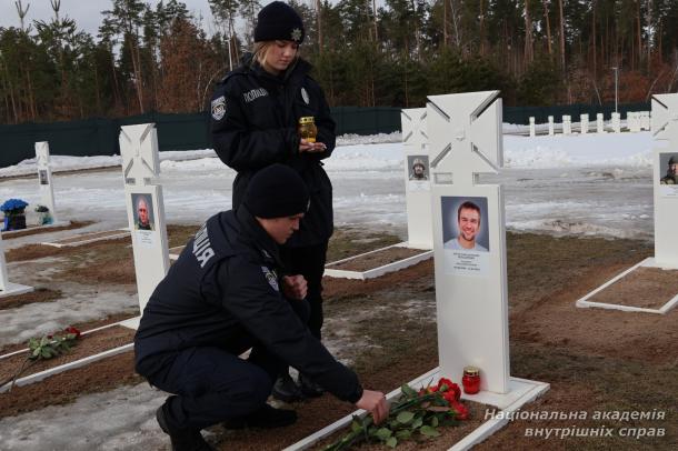 Пам’ятаємо кожного: курсанти ННІПД вшанували загиблих оборонців України Пам’ятаємо кожного: курсанти ННІПД вшанували загиблих оборонців України