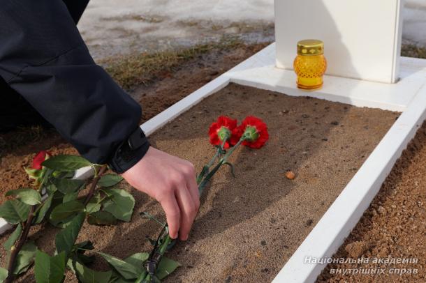 Пам’ятаємо кожного: курсанти ННІПД вшанували загиблих оборонців України Пам’ятаємо кожного: курсанти ННІПД вшанували загиблих оборонців України