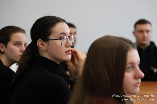 Мова права в епоху глобалізації: студенти обговорили виклики наукової комунікації Мова права в епоху глобалізації: студенти обговорили виклики наукової комунікації