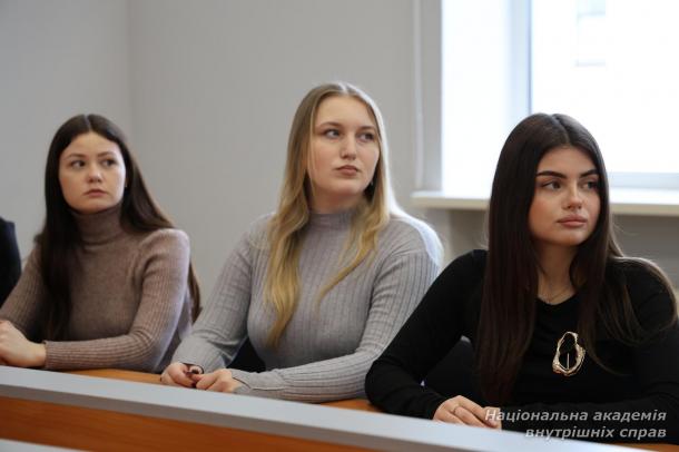 Мова права в епоху глобалізації: студенти обговорили виклики наукової комунікації Мова права в епоху глобалізації: студенти обговорили виклики наукової комунікації