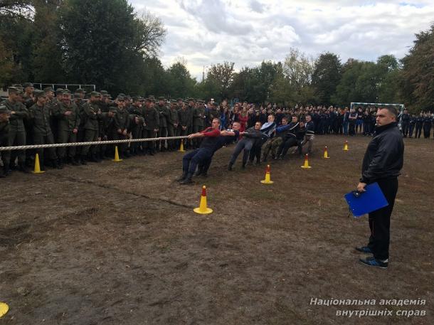 Визначилась найсильніша команда з перетягування канату