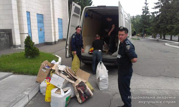 Акція зі збору макулатури для допомоги пораненим в зоні АТО 